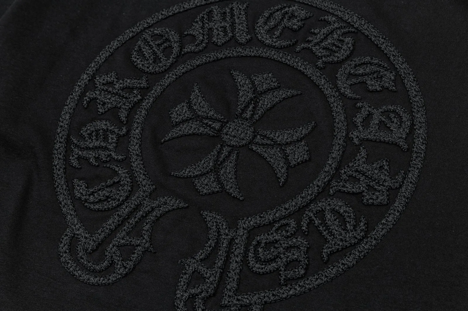 🅿️200 [CH Crow Heart] 2025FW short-sleeved T-shirt, hollow embroidery with arch bridge embroidery, high-end 26s double yarn 300g fabric, heavy fabric, custom stretcher rib, same vat and dye, complete three standards, same style for men and women, color: black, white, size: S M L XL 2XL